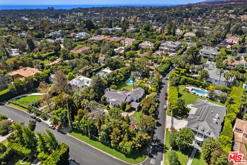 251 N Bristol Avenue, Los Angeles, CA 90049 251 N Bristol Avenue, Los Angeles, CA 90049