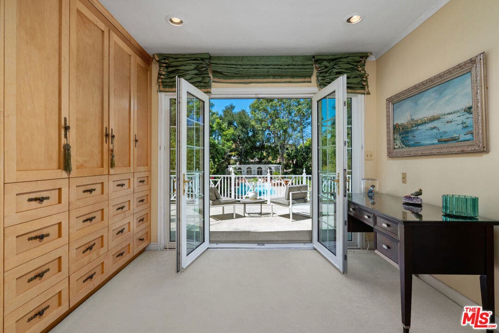 251 N Bristol Avenue, Los Angeles, CA 90049 251 N Bristol Avenue, Los Angeles, CA 90049
