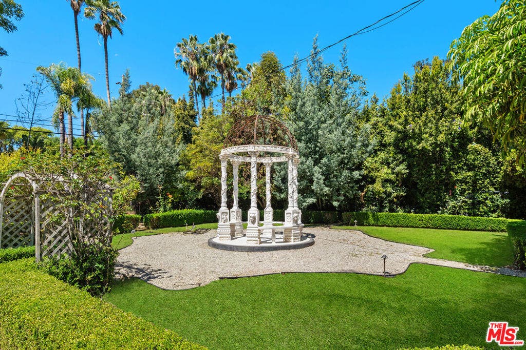 251 N Bristol Avenue, Los Angeles, CA 90049 251 N Bristol Avenue, Los Angeles, CA 90049
