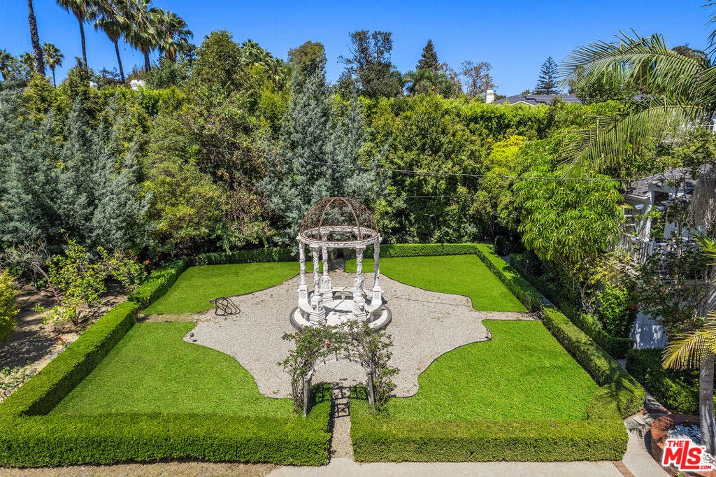 251 N Bristol Avenue, Los Angeles, CA 90049 251 N Bristol Avenue, Los Angeles, CA 90049