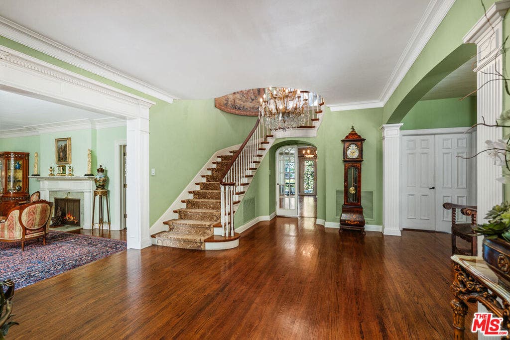 251 N Bristol Avenue, Los Angeles, CA 90049 251 N Bristol Avenue, Los Angeles, CA 90049