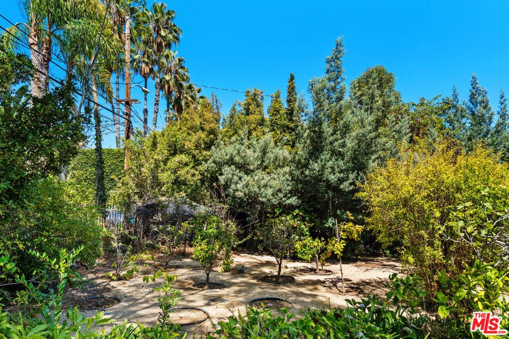 251 N Bristol Avenue, Los Angeles, CA 90049 251 N Bristol Avenue, Los Angeles, CA 90049