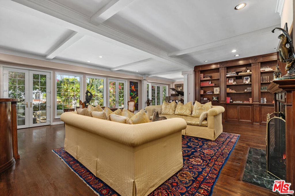 251 N Bristol Avenue, Los Angeles, CA 90049 251 N Bristol Avenue, Los Angeles, CA 90049