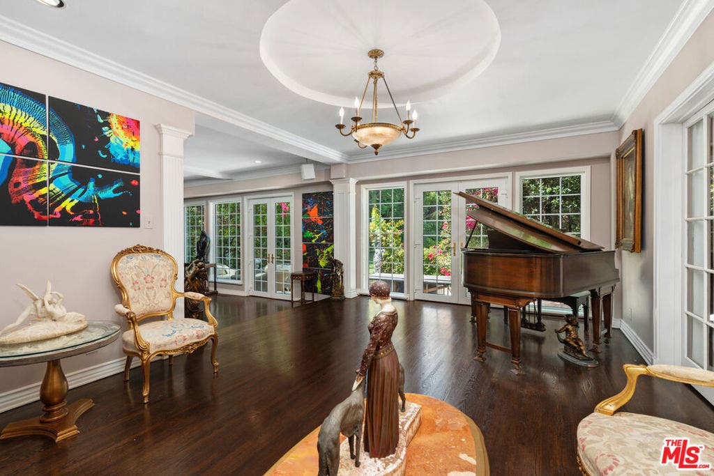 251 N Bristol Avenue, Los Angeles, CA 90049 251 N Bristol Avenue, Los Angeles, CA 90049