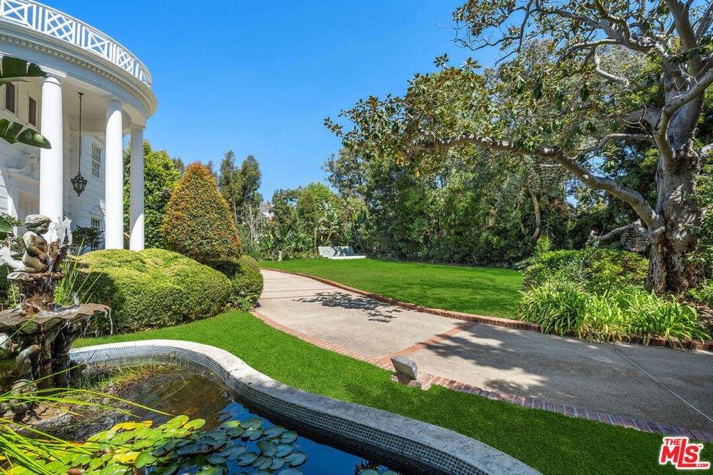 251 N Bristol Avenue, Los Angeles, CA 90049 251 N Bristol Avenue, Los Angeles, CA 90049