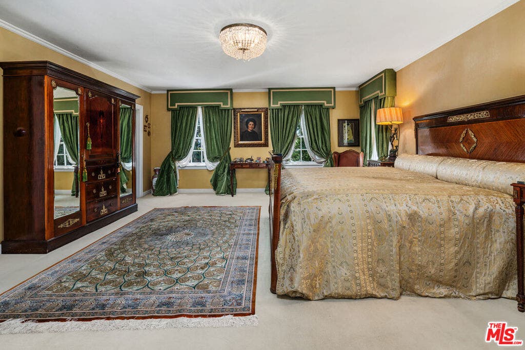 251 N Bristol Avenue, Los Angeles, CA 90049 251 N Bristol Avenue, Los Angeles, CA 90049