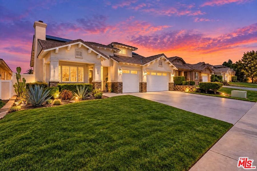 Property photo for 950 Brownie Way, Beaumont, CA