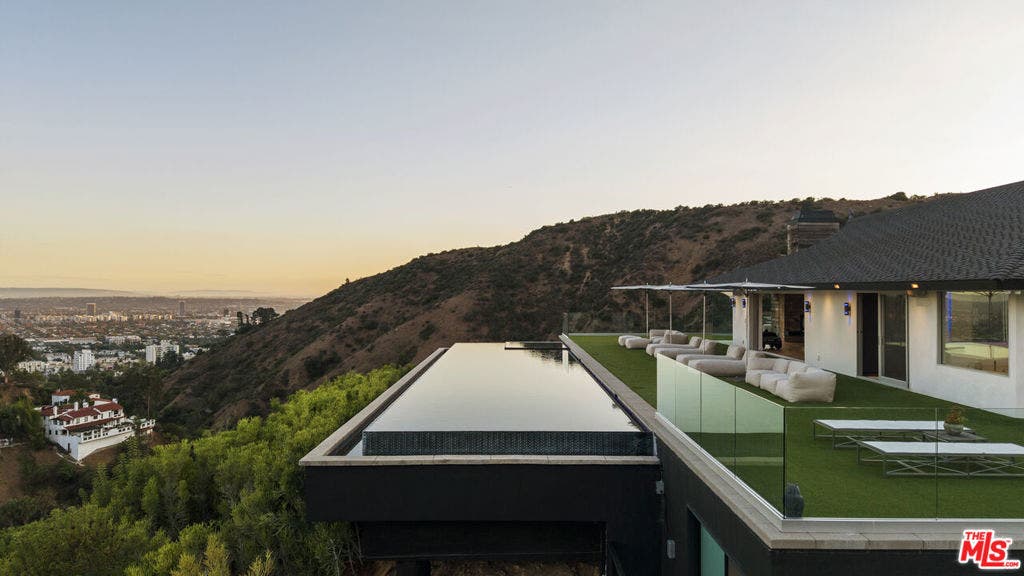 2402 Carman Crest Drive, Los Angeles, CA 90068 2402 Carman Crest Drive, Los Angeles, CA 90068