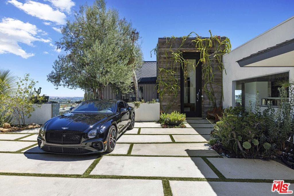 2402 Carman Crest Drive, Los Angeles, CA 90068 2402 Carman Crest Drive, Los Angeles, CA 90068