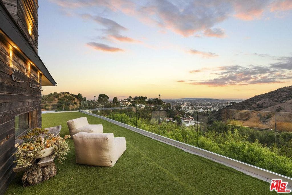 2402 Carman Crest Drive, Los Angeles, CA 90068 2402 Carman Crest Drive, Los Angeles, CA 90068