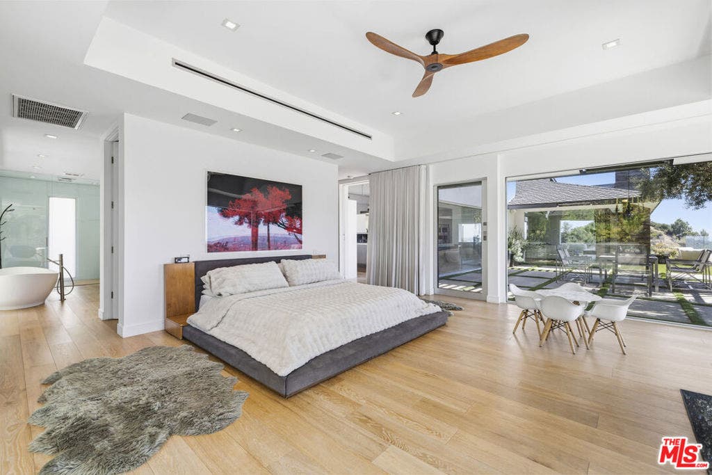2402 Carman Crest Drive, Los Angeles, CA 90068 2402 Carman Crest Drive, Los Angeles, CA 90068