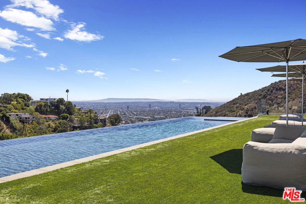 2402 Carman Crest Drive, Los Angeles, CA 90068 2402 Carman Crest Drive, Los Angeles, CA 90068