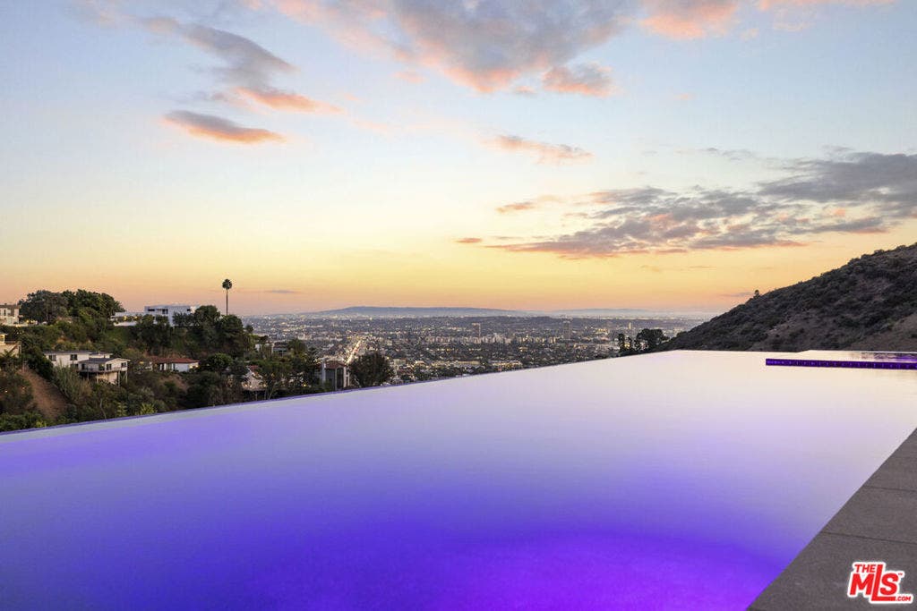2402 Carman Crest Drive, Los Angeles, CA 90068 2402 Carman Crest Drive, Los Angeles, CA 90068