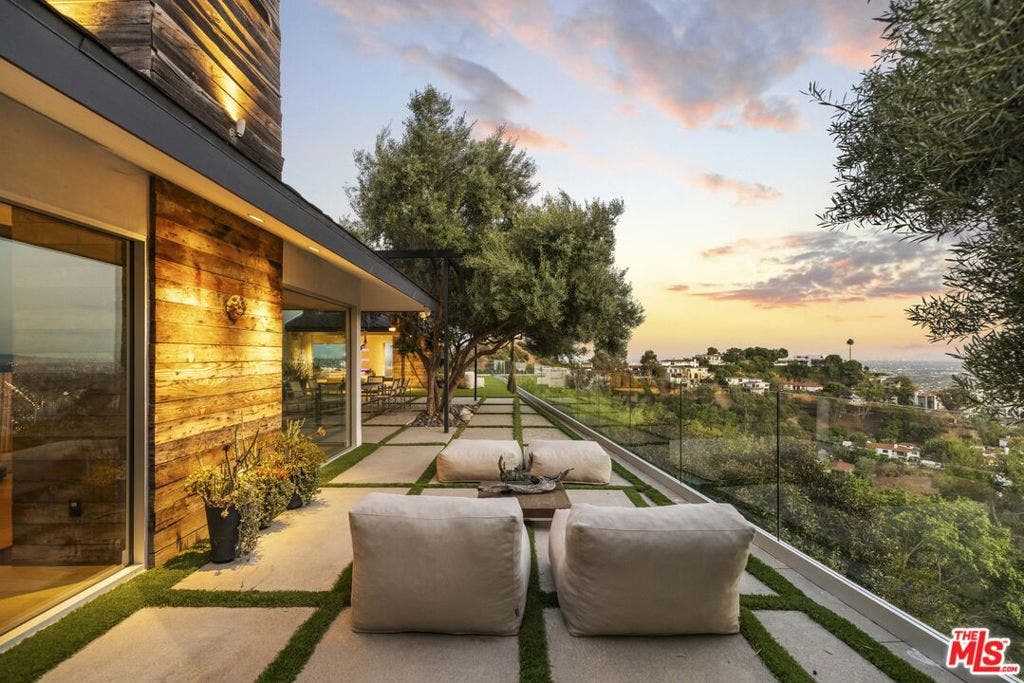 2402 Carman Crest Drive, Los Angeles, CA 90068 2402 Carman Crest Drive, Los Angeles, CA 90068