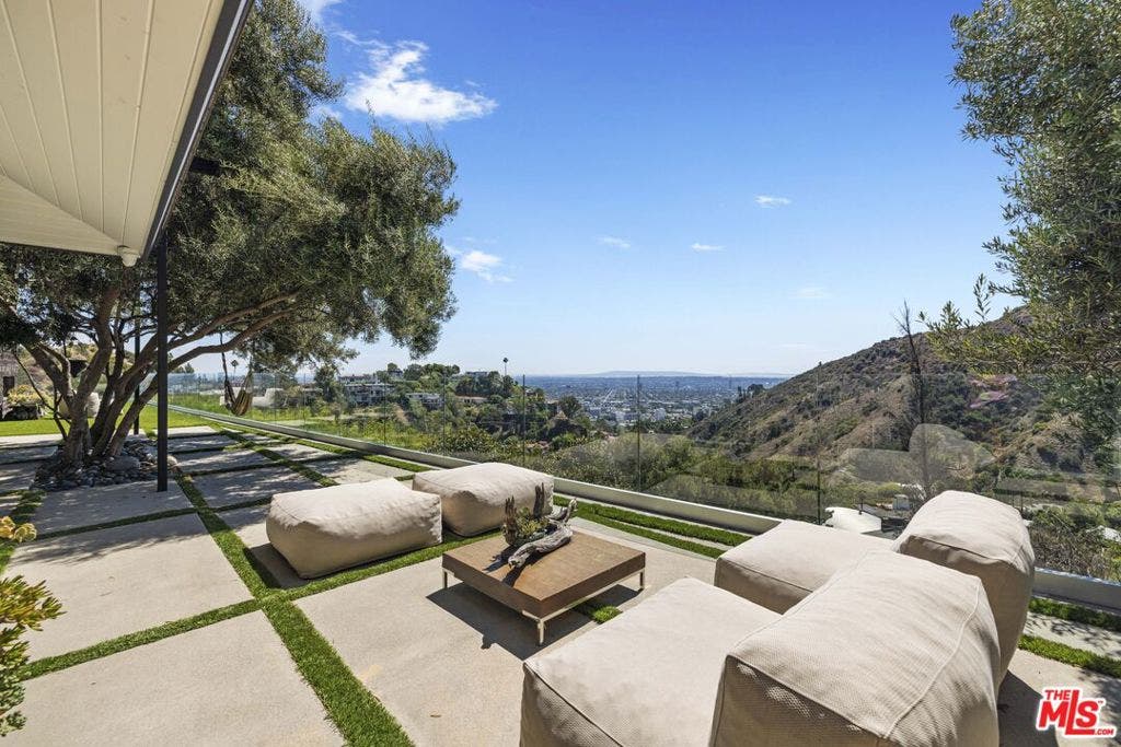 2402 Carman Crest Drive, Los Angeles, CA 90068 2402 Carman Crest Drive, Los Angeles, CA 90068