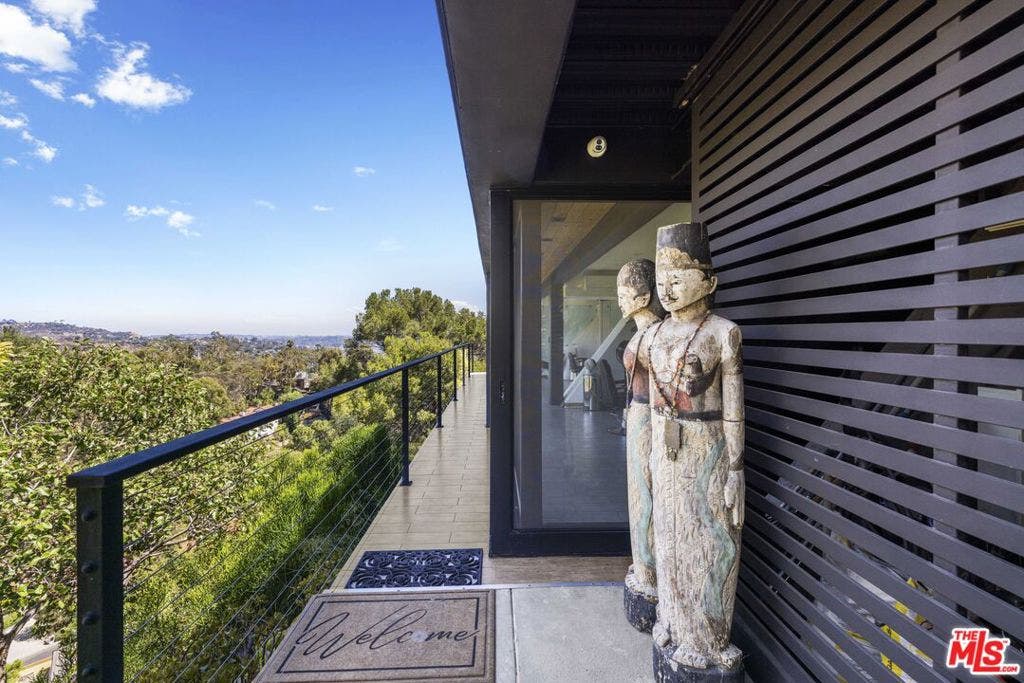 2402 Carman Crest Drive, Los Angeles, CA 90068 2402 Carman Crest Drive, Los Angeles, CA 90068