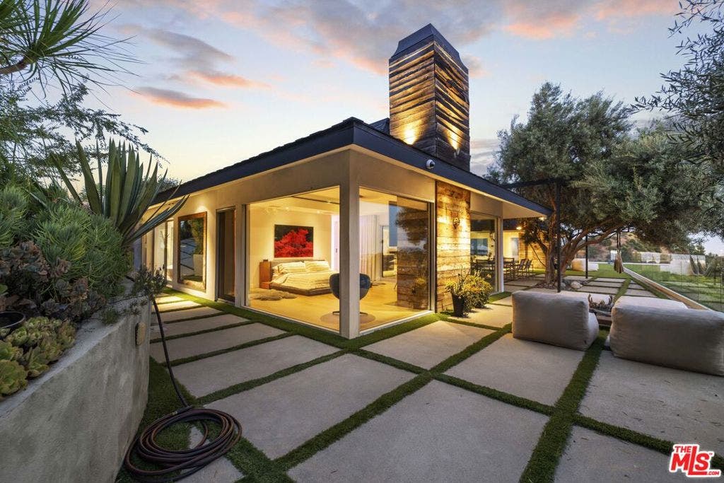 2402 Carman Crest Drive, Los Angeles, CA 90068 2402 Carman Crest Drive, Los Angeles, CA 90068