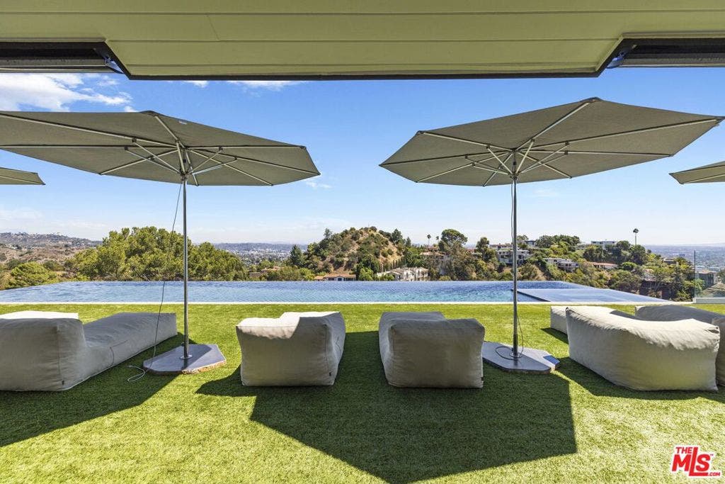 2402 Carman Crest Drive, Los Angeles, CA 90068 2402 Carman Crest Drive, Los Angeles, CA 90068