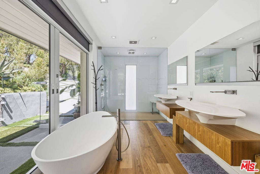 2402 Carman Crest Drive, Los Angeles, CA 90068 2402 Carman Crest Drive, Los Angeles, CA 90068