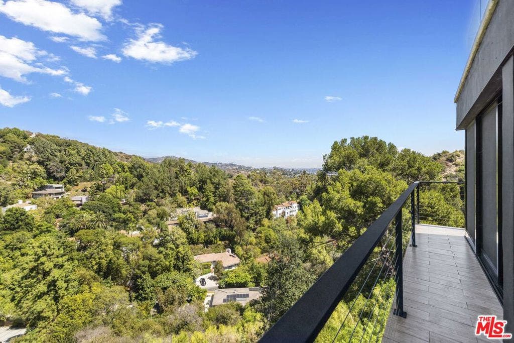 2402 Carman Crest Drive, Los Angeles, CA 90068 2402 Carman Crest Drive, Los Angeles, CA 90068