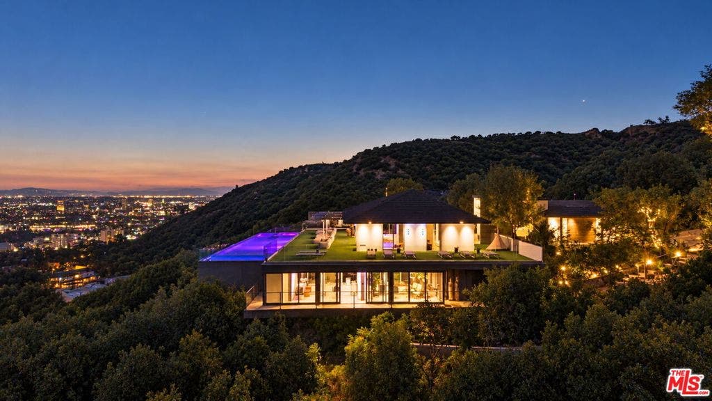 2402 Carman Crest Drive, Los Angeles, CA 90068 2402 Carman Crest Drive, Los Angeles, CA 90068