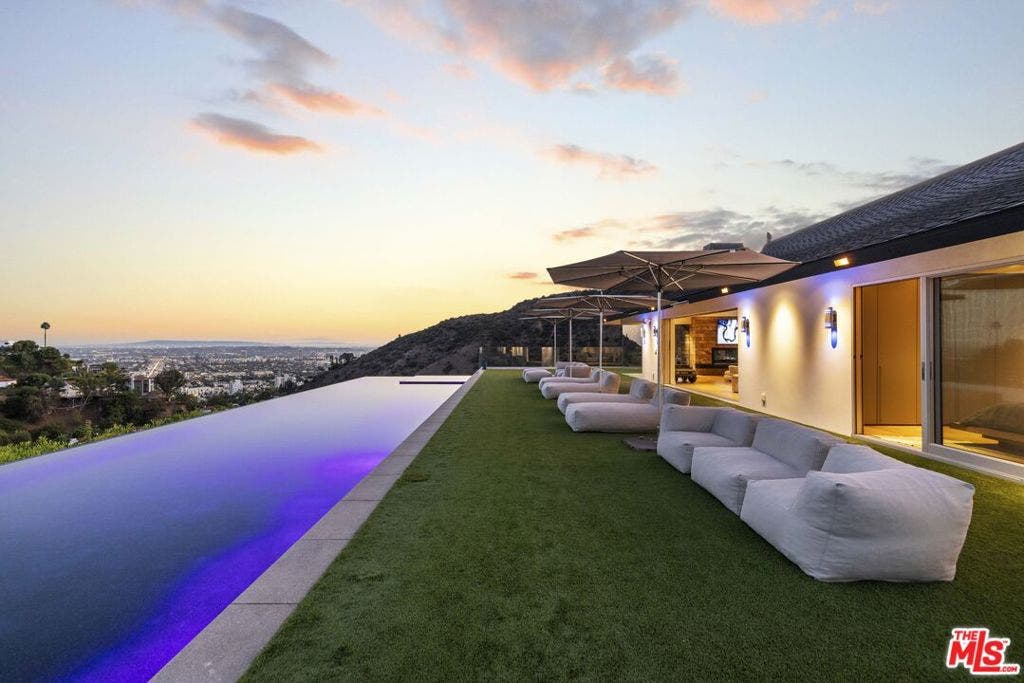 2402 Carman Crest Drive, Los Angeles, CA 90068 2402 Carman Crest Drive, Los Angeles, CA 90068