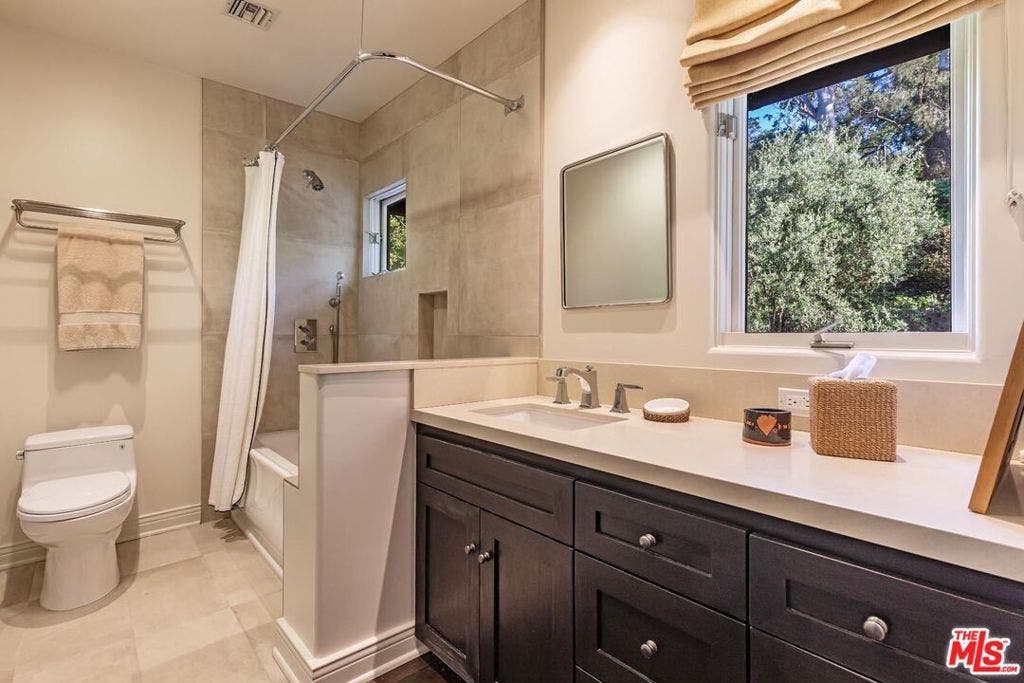 14701 Mulholland Drive, Los Angeles, CA 90077 14701 Mulholland Drive, Los Angeles, CA 90077