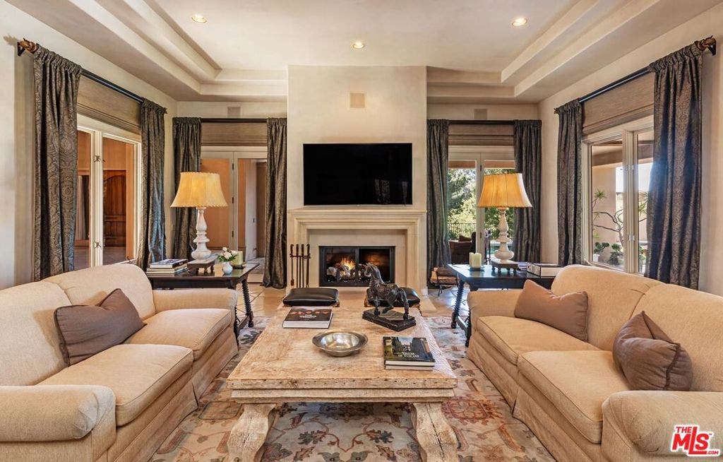 14701 Mulholland Drive, Los Angeles, CA 90077 14701 Mulholland Drive, Los Angeles, CA 90077