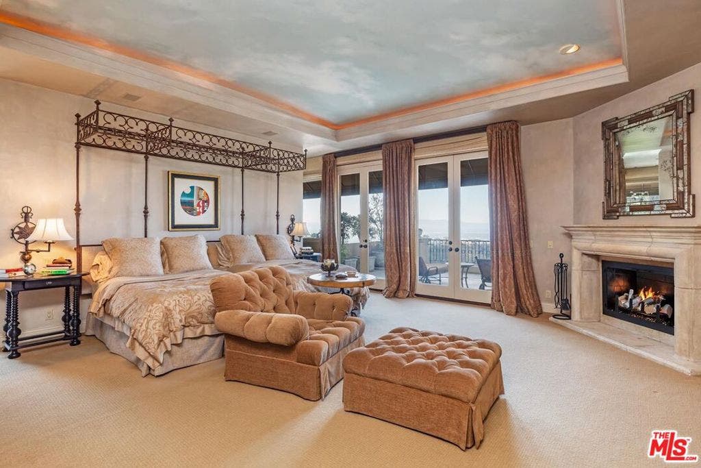 14701 Mulholland Drive, Los Angeles, CA 90077 14701 Mulholland Drive, Los Angeles, CA 90077
