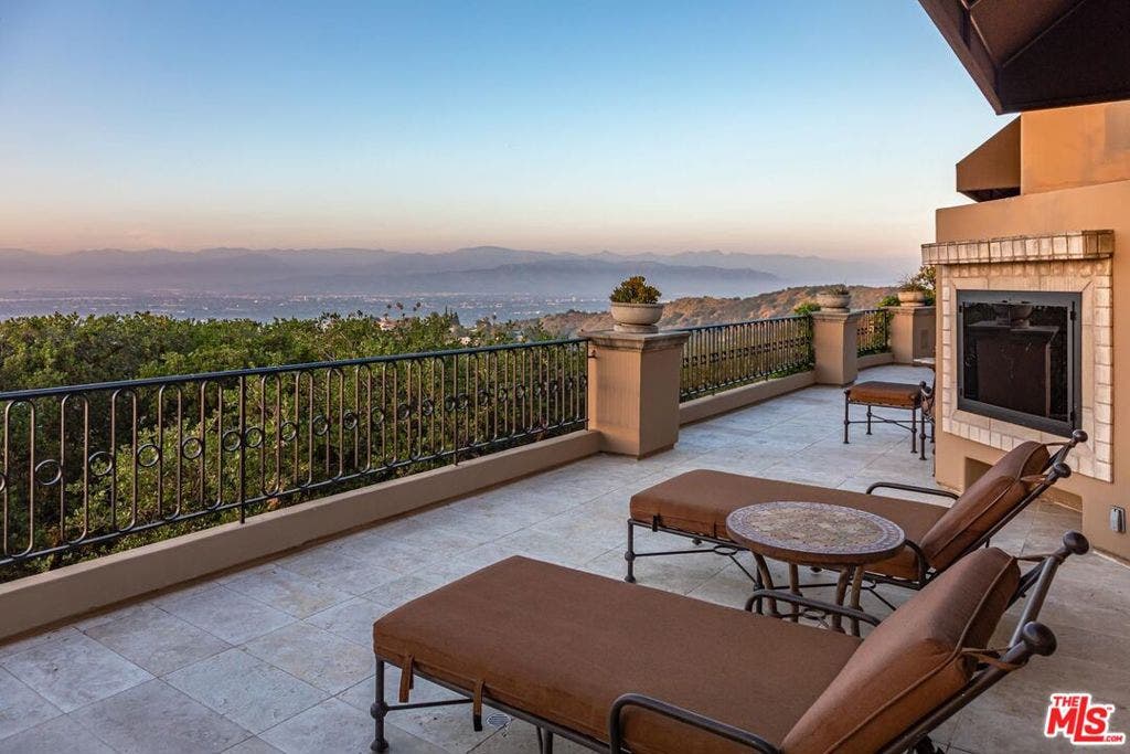 14701 Mulholland Drive, Los Angeles, CA 90077 14701 Mulholland Drive, Los Angeles, CA 90077