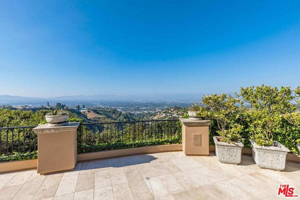 14701 Mulholland Drive, Los Angeles, CA 90077 14701 Mulholland Drive, Los Angeles, CA 90077