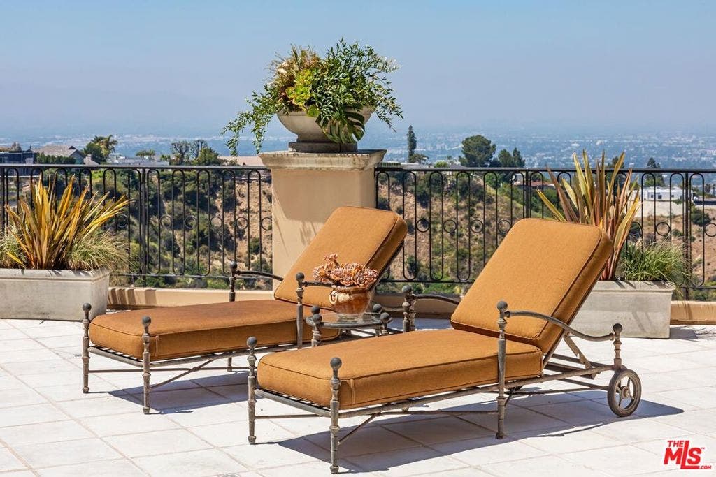14701 Mulholland Drive, Los Angeles, CA 90077 14701 Mulholland Drive, Los Angeles, CA 90077