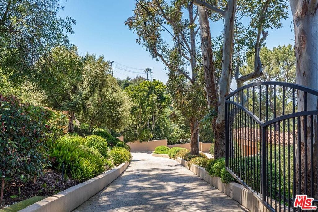 14701 Mulholland Drive, Los Angeles, CA 90077 14701 Mulholland Drive, Los Angeles, CA 90077