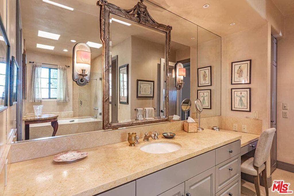 14701 Mulholland Drive, Los Angeles, CA 90077 14701 Mulholland Drive, Los Angeles, CA 90077