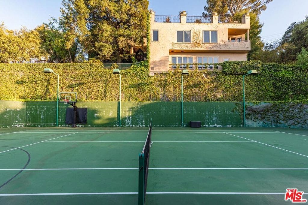 14701 Mulholland Drive, Los Angeles, CA 90077 14701 Mulholland Drive, Los Angeles, CA 90077