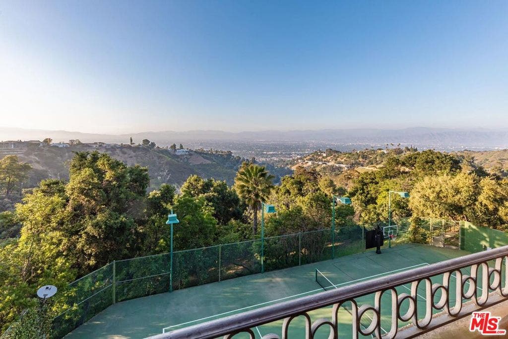 14701 Mulholland Drive, Los Angeles, CA 90077 14701 Mulholland Drive, Los Angeles, CA 90077