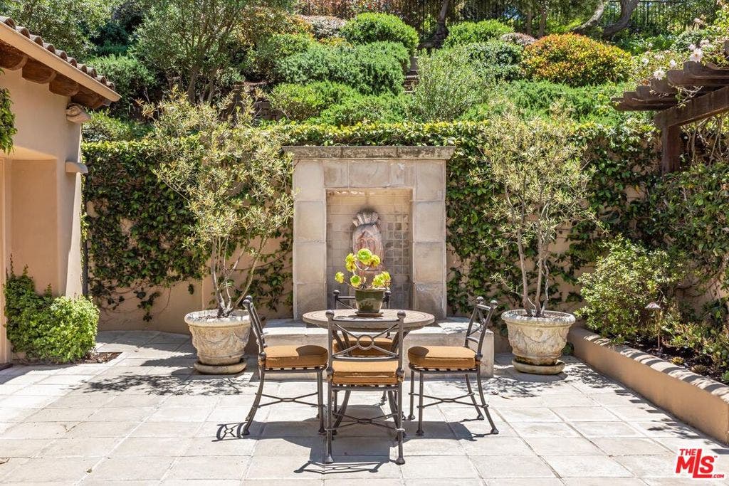 14701 Mulholland Drive, Los Angeles, CA 90077 14701 Mulholland Drive, Los Angeles, CA 90077