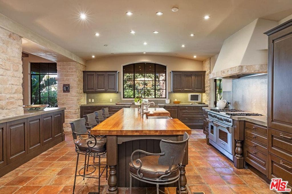 14701 Mulholland Drive, Los Angeles, CA 90077 14701 Mulholland Drive, Los Angeles, CA 90077