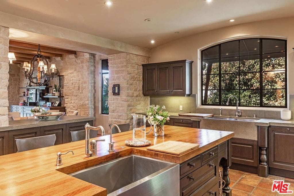 14701 Mulholland Drive, Los Angeles, CA 90077 14701 Mulholland Drive, Los Angeles, CA 90077