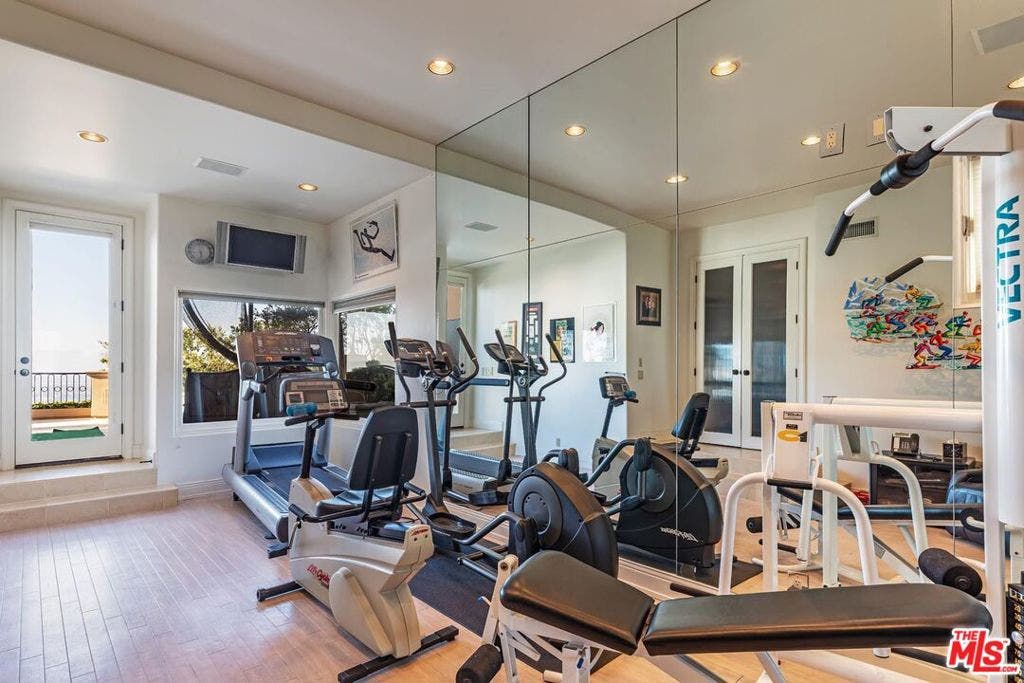 14701 Mulholland Drive, Los Angeles, CA 90077 14701 Mulholland Drive, Los Angeles, CA 90077