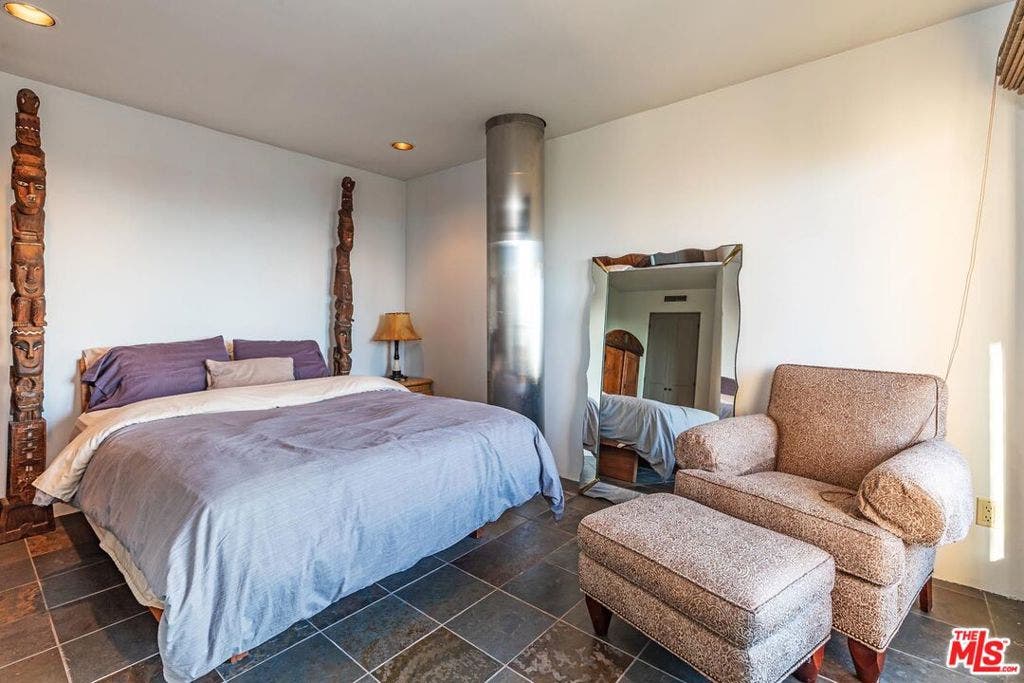 14701 Mulholland Drive, Los Angeles, CA 90077 14701 Mulholland Drive, Los Angeles, CA 90077