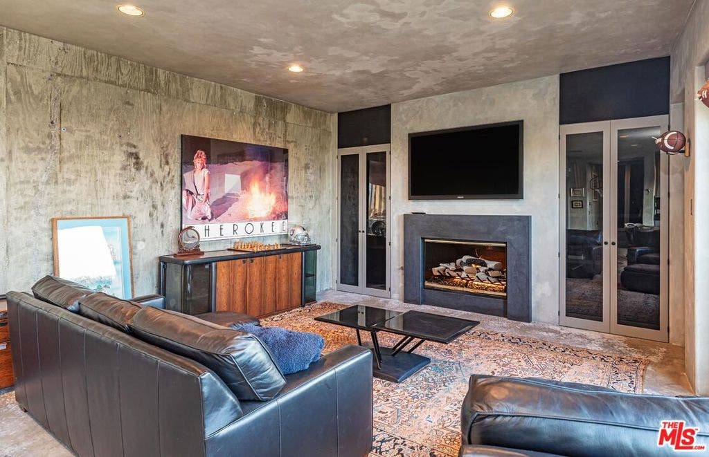 14701 Mulholland Drive, Los Angeles, CA 90077 14701 Mulholland Drive, Los Angeles, CA 90077