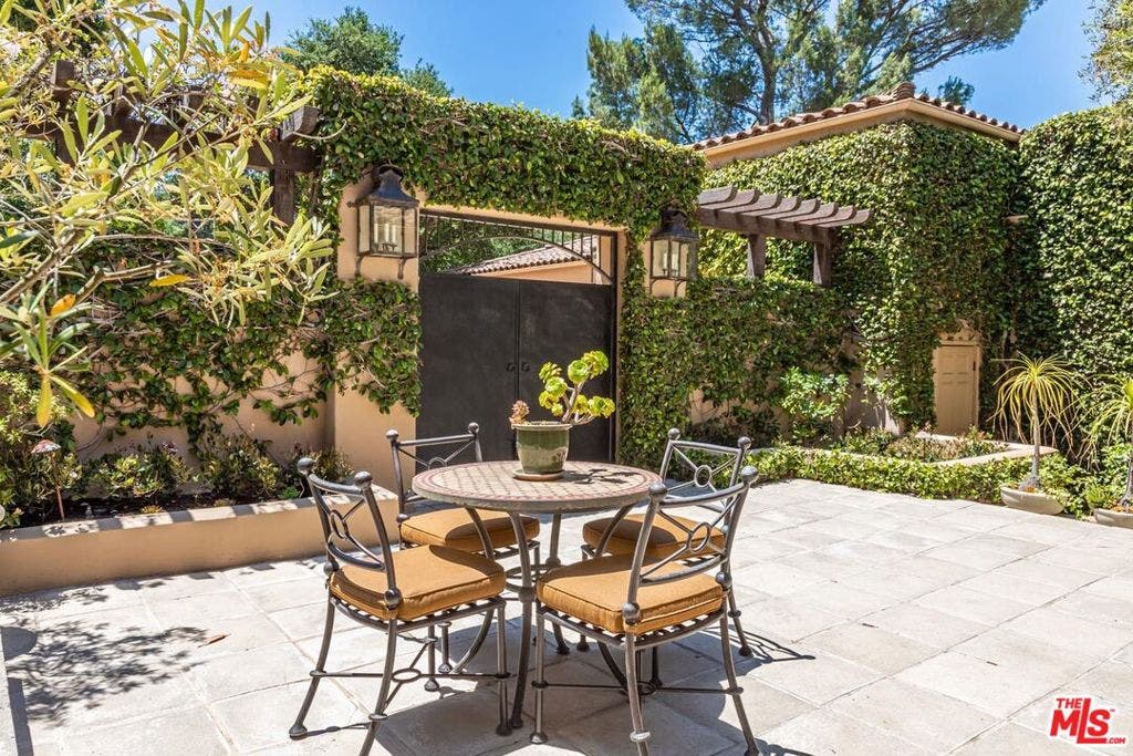 14701 Mulholland Drive, Los Angeles, CA 90077 14701 Mulholland Drive, Los Angeles, CA 90077