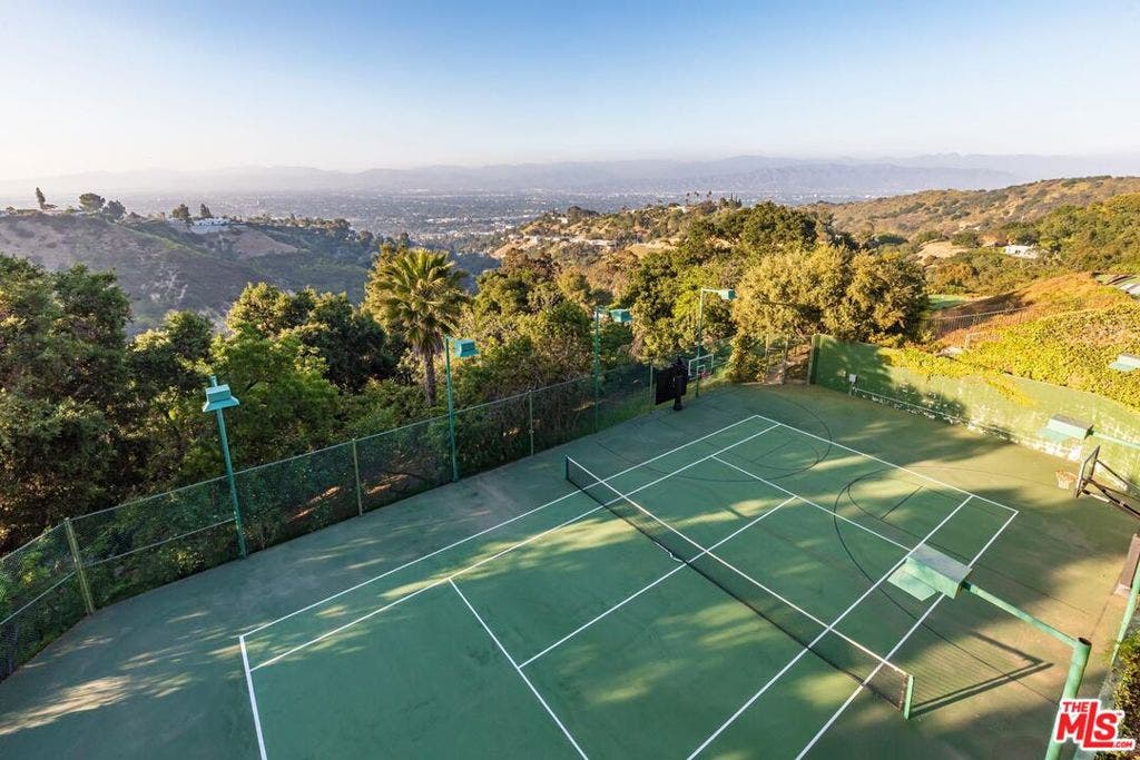 14701 Mulholland Drive, Los Angeles, CA 90077 14701 Mulholland Drive, Los Angeles, CA 90077