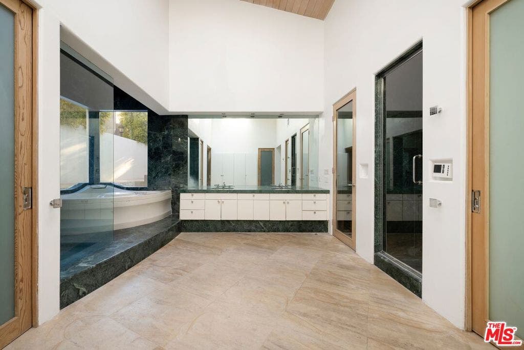 11975 Crest Place, Beverly Hills, CA 90210 11975 Crest Place, Beverly Hills, CA 90210