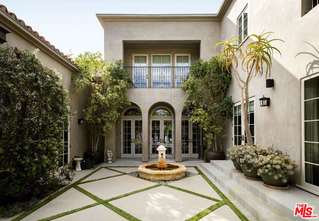 460 S Las Palmas Avenue, Los Angeles, CA 90020 460 S Las Palmas Avenue, Los Angeles, CA 90020