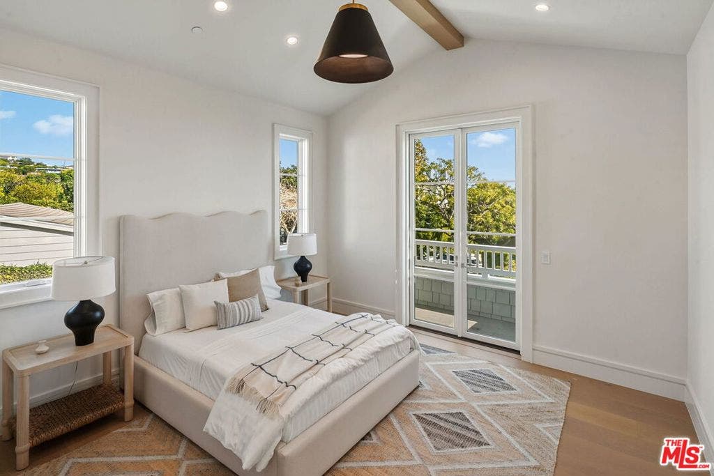 1675 San Remo Drive, Pacific Palisades, CA 90272