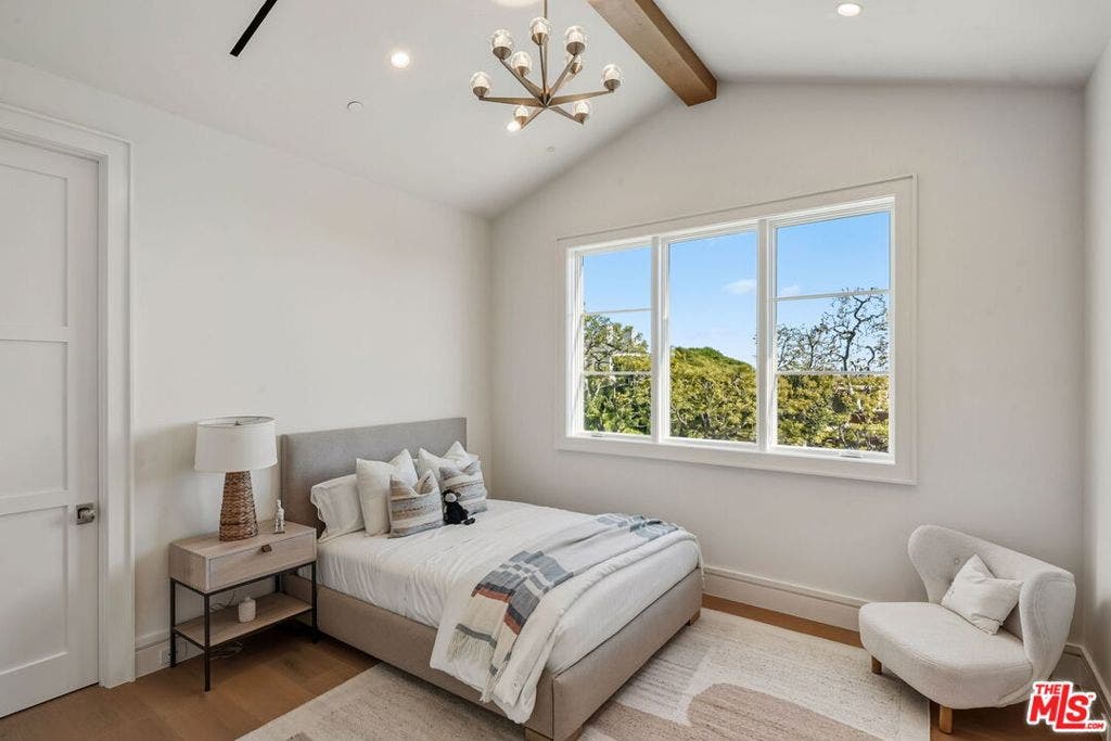 1675 San Remo Drive, Pacific Palisades, CA 90272