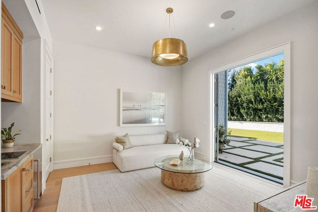 1675 San Remo Drive, Pacific Palisades, CA 90272