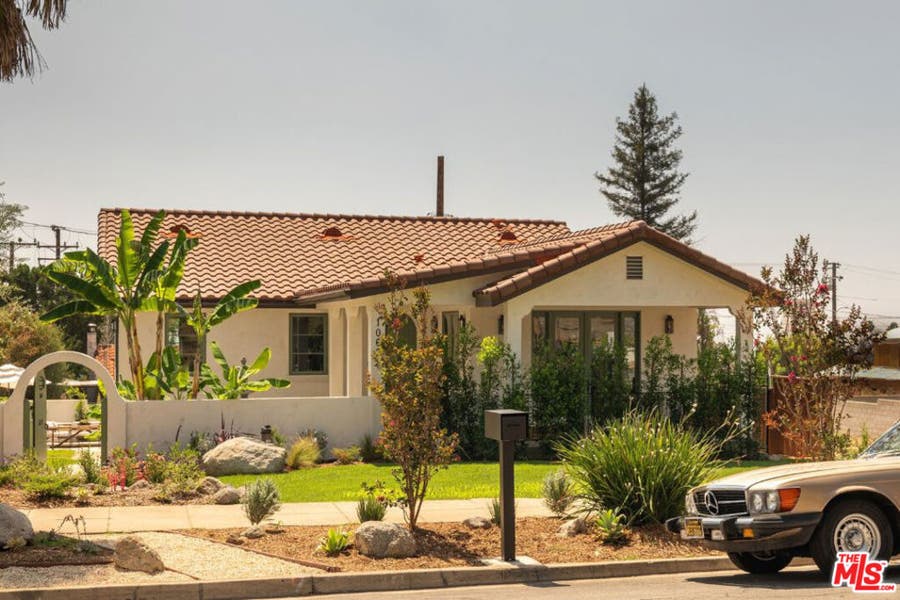 Property photo for 1062 Beverly Way, Altadena, CA